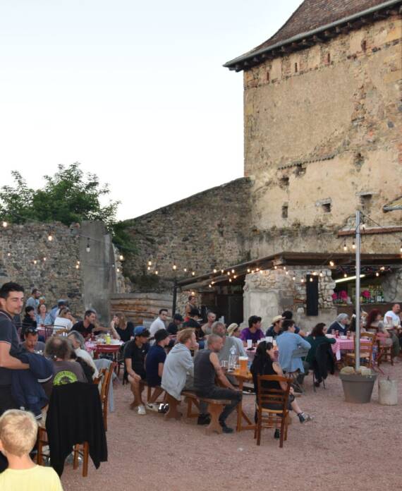 Chateau-de-gorze_fetes-de-famille_service