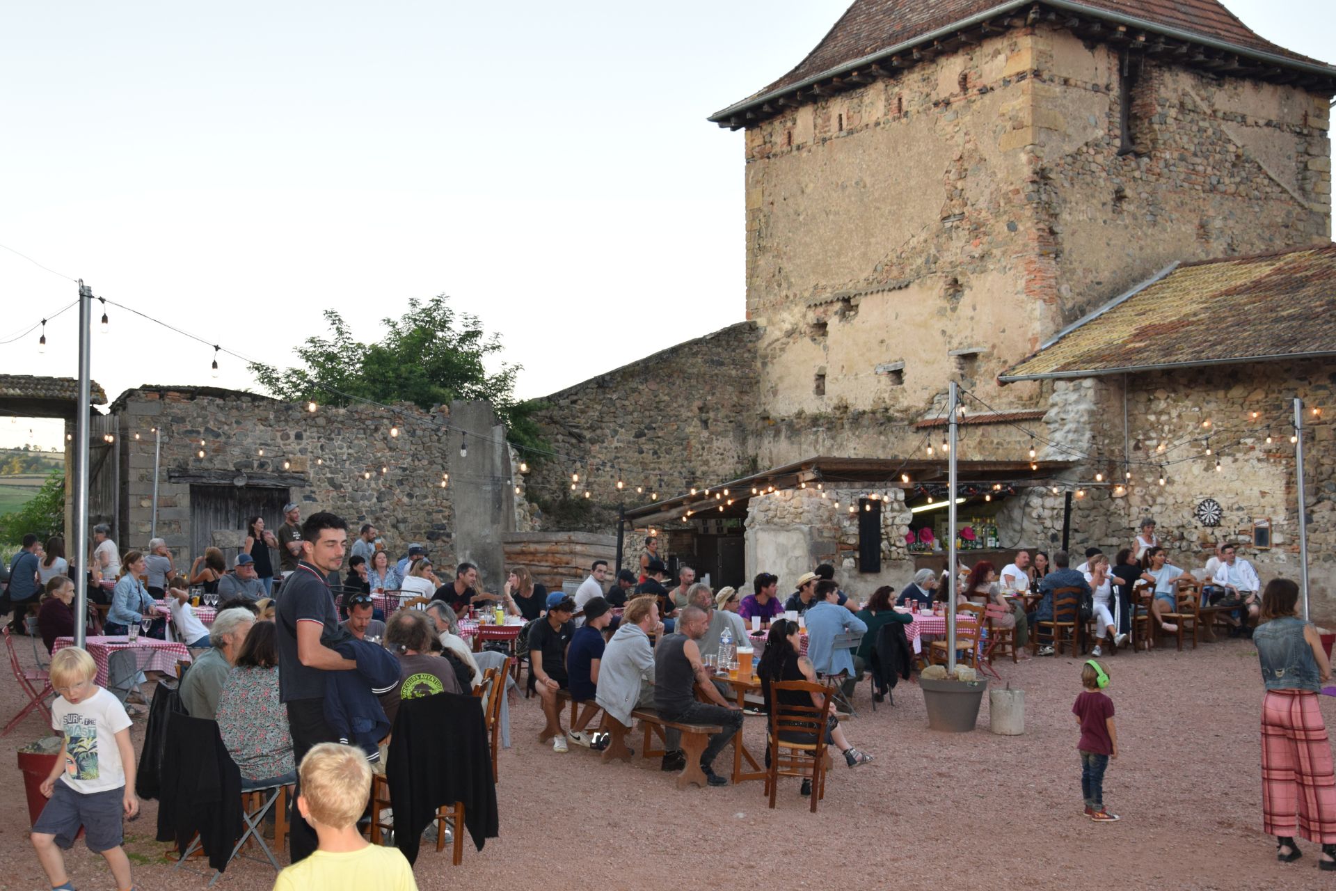 Chateau-de-gorze_fetes-de-famille_service