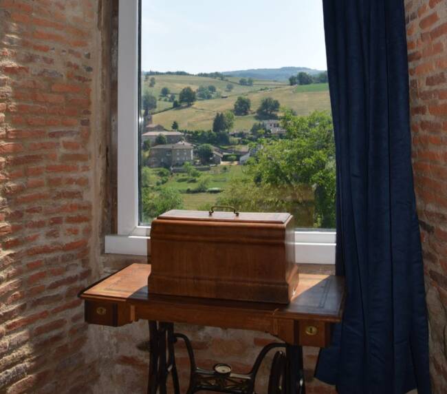Chateau-de-gorze_gite_le-village_vue