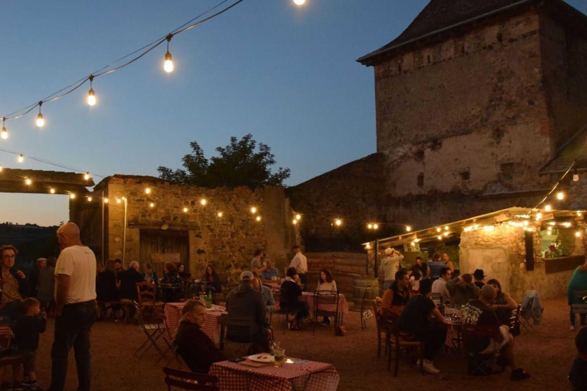 Chateau-de-gorze_mariage-sur-mesure_lieu-d-exception